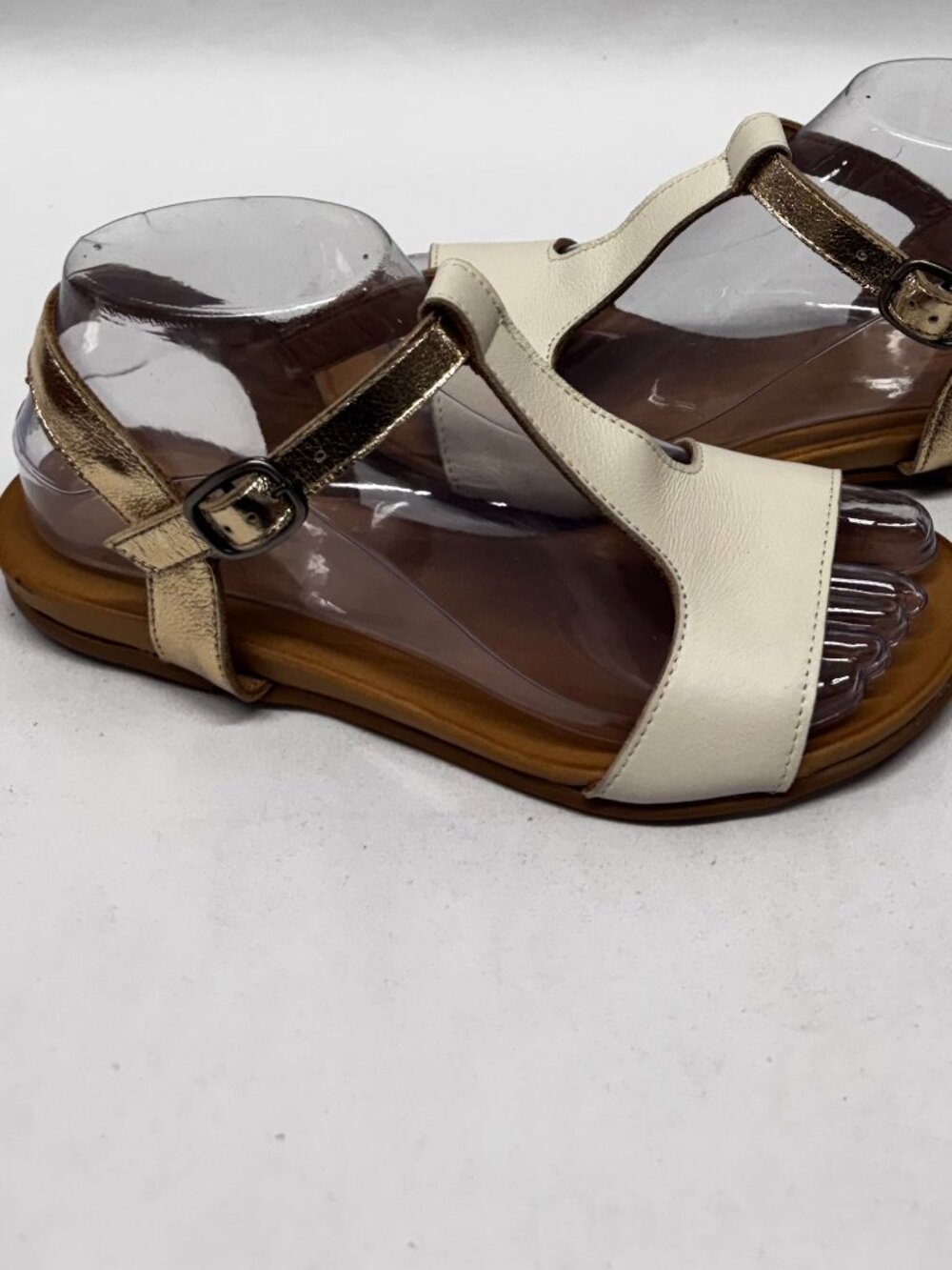 MIZ MOOZ TATE LEATHER ANKLE BUCKLE SANDALS CREAM / GOLD  37EU / 7US T-241